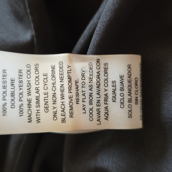 Vince Camuto Black and Metallic Gold Lined Cocktail Dress.  Size 6 - Picture 9 of 9